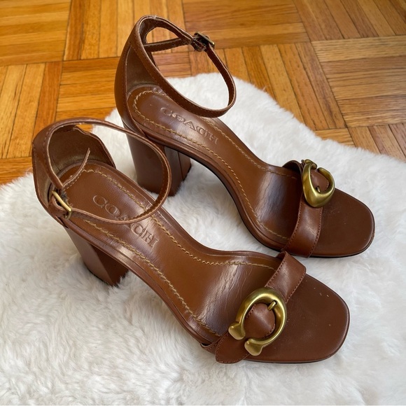COACH buckle “C” high Block Heels size 6 - Picture 1 of 9